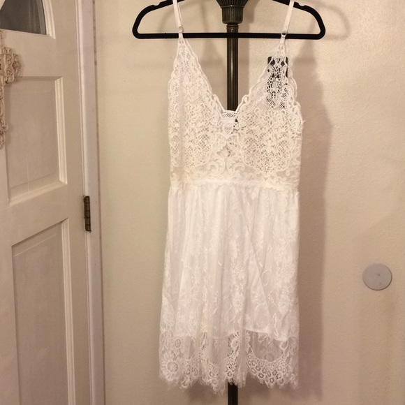 NWT Anna-Kaci All-Over Lace Dress - Picture 2 of 4